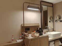 -西安大雁塔科技大学地铁站亚朵酒店