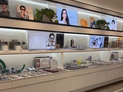 -J-Optical佳视明眼镜·蔡司视觉(青岛金茂览秀城店)