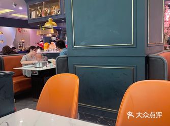 遛娃TIPS：bb凳也很齐全东西也好吃