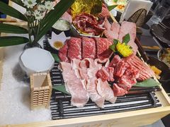 -铭牛烧肉·和牛海鲜自助(高新月牙湖店)
