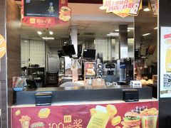 门面-麦当劳(展览路店)