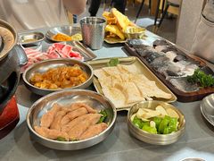 -围炉肉舍•炭烤活鳗•丹东海鲜烤肉(步行街店)