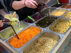 自助取餐区-三兄弟高炉烧饼