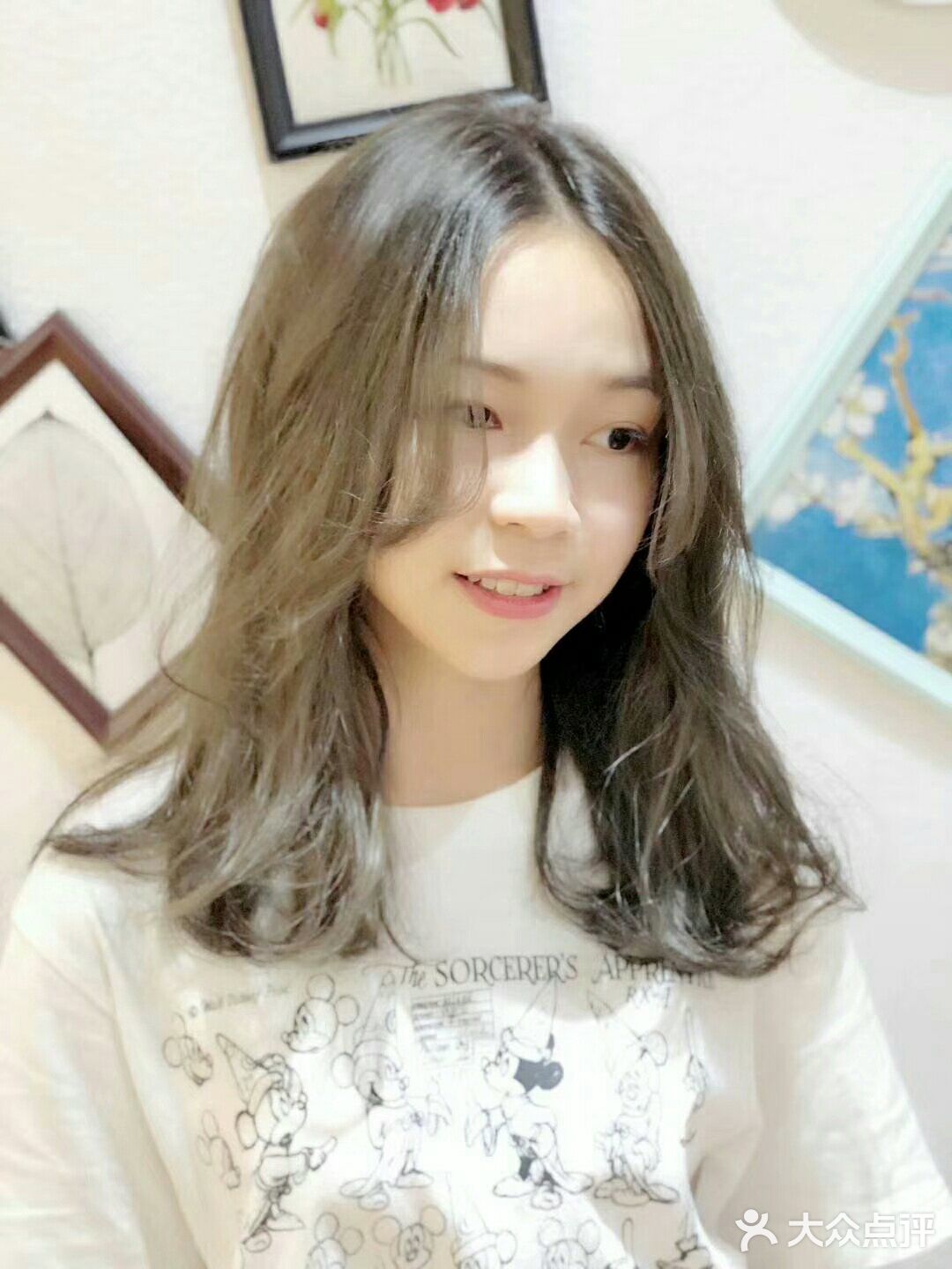 一点自然修饰的卷，发型师称之为烫不卷纹理烫