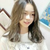一点自然修饰的卷，发型师称之为烫不卷纹理烫