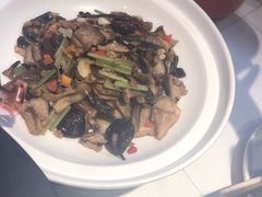 -阿瓦山寨·湘菜现炒·剁椒鱼头王(咸阳总店)