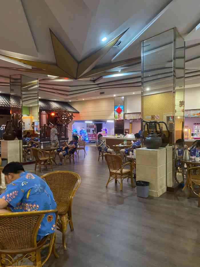 南美水疗(莘庄店)-"一整幢楼都是它家的,一楼洗浴,超大,二楼.