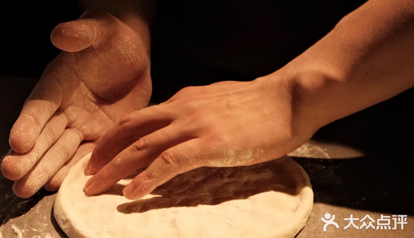 向日葵在成都｜广场上喷泉旁日落里的浪漫约会餐厅⛲️