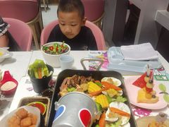 -水桶王国主题餐厅·聚会·生日派对·亲子活动·家庭套餐(亚龙湾希尔顿店)