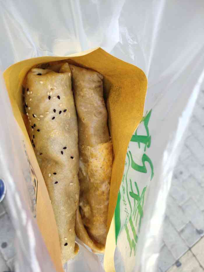 健饼煎饼大王-"虽是一家不起眼的煎饼店,用心制作,口感不.