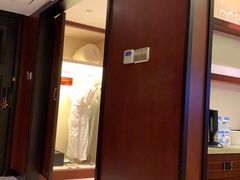 -永恒朗悦酒店(广西大学地铁站大学东路万达广场店)