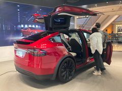 -TESLA 特斯拉(上海太古汇体验店)