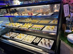 面包甜点陈列柜-乔哥铭洋海鲜自助(皇城恒隆广场店)