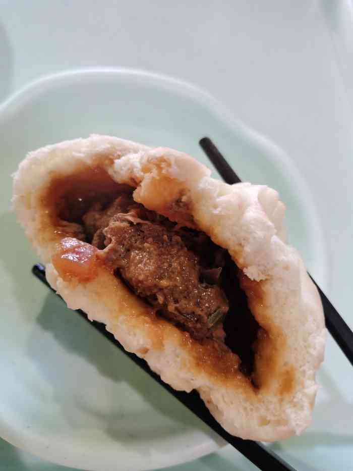打分 「驴肉包子」好久没吃驴肉包子了,很香,里面是驴肉和洋葱,有时候
