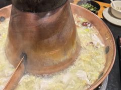 -果松木炭酸菜铜火锅·外婆参鸡汤