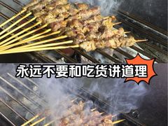 -山野的朋友露营炭火烤肉