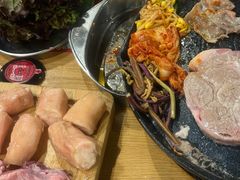 -江南猪肉商会无限续吃(弘大店)