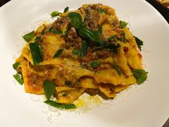 宽扁面配辣味牛肉酱和香草-Mercato莫卡多露台餐厅与酒吧(K11店)