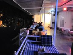 -Lake Shore Hotel & Restaurant