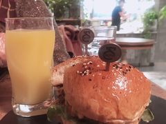 -HIGH FIVE哈福手工汉堡(桂林路店)