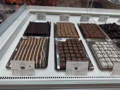 -VENCHI 闻绮(上海佛罗伦萨小镇店)