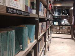 -钟书阁(群光广场店)