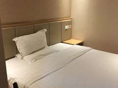 -7天连锁酒店(上海徐家汇龙华路地铁站店)