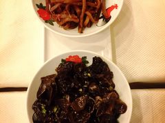 -刘姐啤酒鱼民族演艺餐厅(西街总店)