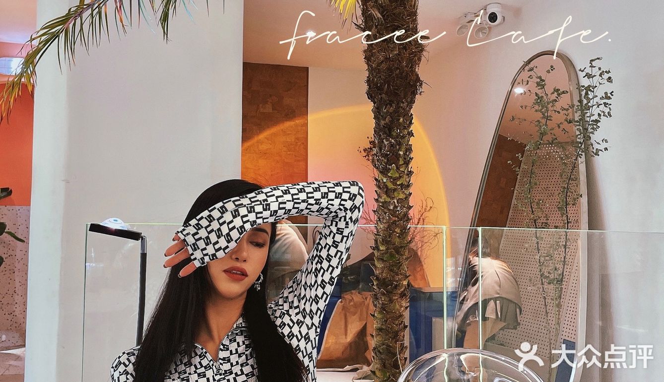 店里虽然人很多 但座位还是一直有的