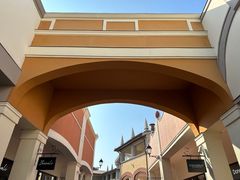 -佛罗伦萨小镇广佛名品奥特莱斯(疏港路店)