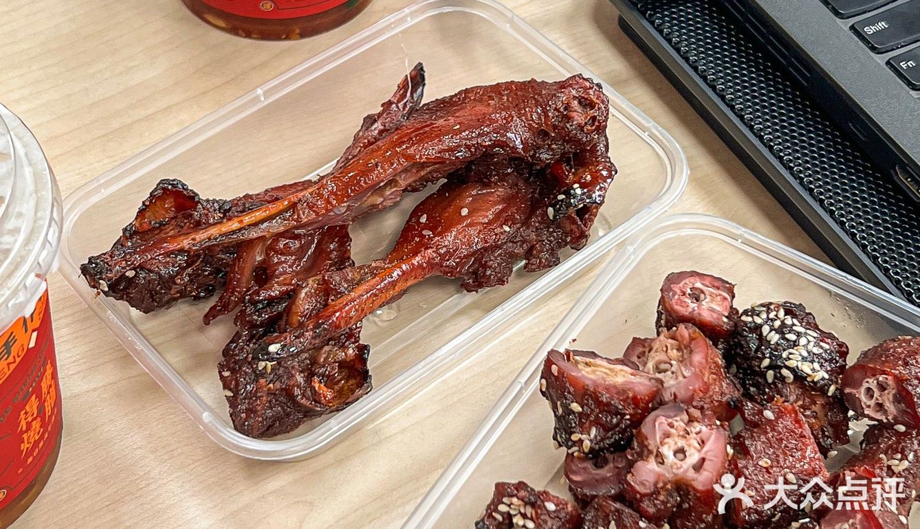 发现南宁巨巨巨好吃的鸭下巴👀缺点就是太费剧！