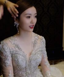 -觅白婚纱礼服馆