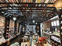 -钟书阁(松江泰晤士小镇店)