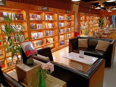 -新华里咖啡书吧(新华书店小寨店)