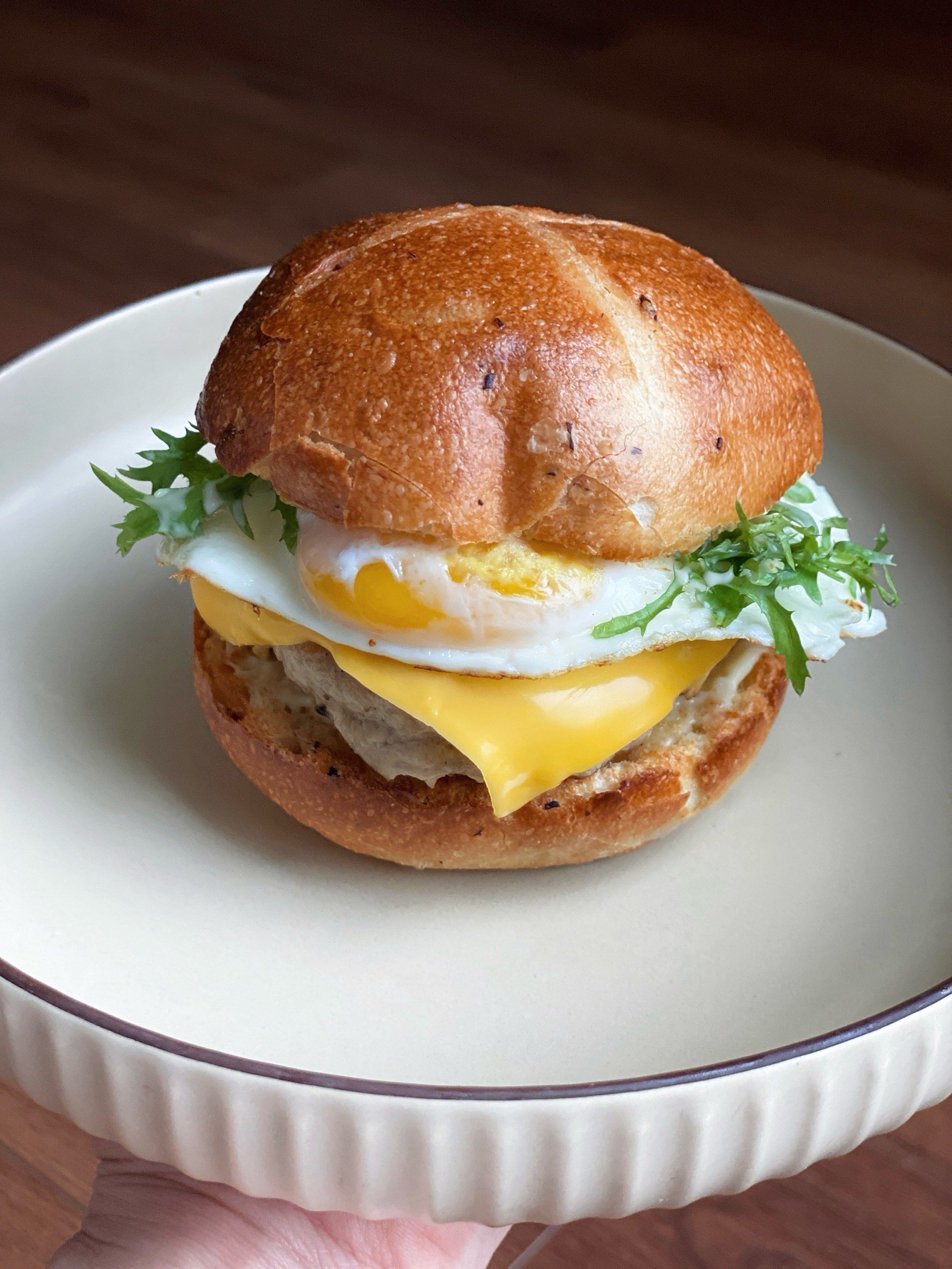 在家做饭|早餐自制猪柳芝士蛋堡🍳