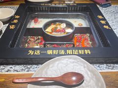 -老牌坊云南鱼豆花火锅(哈西万达店)