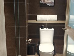 -西安大雁塔科技大学地铁站亚朵酒店