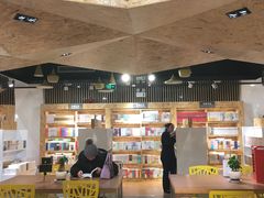 -新华里咖啡书吧(新华书店小寨店)