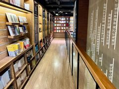 -半山书局(新世纪商城店)