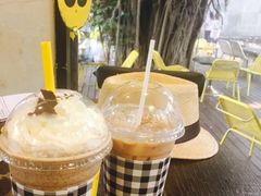 -莓园冰淇淋店