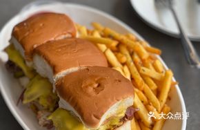 Angus Beef Slider with Fries (3 pcs)