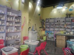 -泥娃娃DIY陶吧(易生活购物公园店)