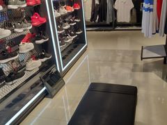 -王府井奥莱临潼小镇(临潼店)