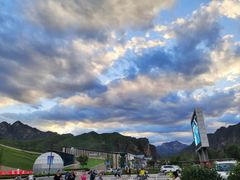 -百里峡七彩艺术小镇