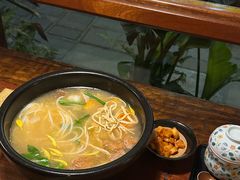 -银米·云南传统过桥米线(双廊黑金冠店)