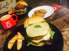 -HIGH FIVE哈福手工汉堡(桂林路店)