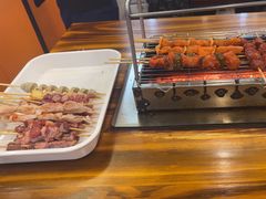 -哈尔滨小酒馆·鲜肉现穿自助烧烤(康新花园店)