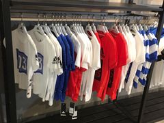 -阿迪达斯(武林银泰三叶草店)