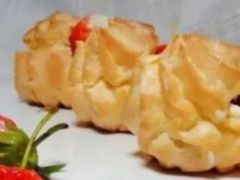 草莓味泡芙-瑞幸咖啡(国际珠宝交易中心店)