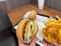 -The Habit Burger Grill 哈比特汉堡(世博店)